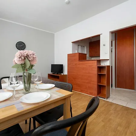 Functional In Downtown By Renters Διαμέρισμα Βρότσλαβ